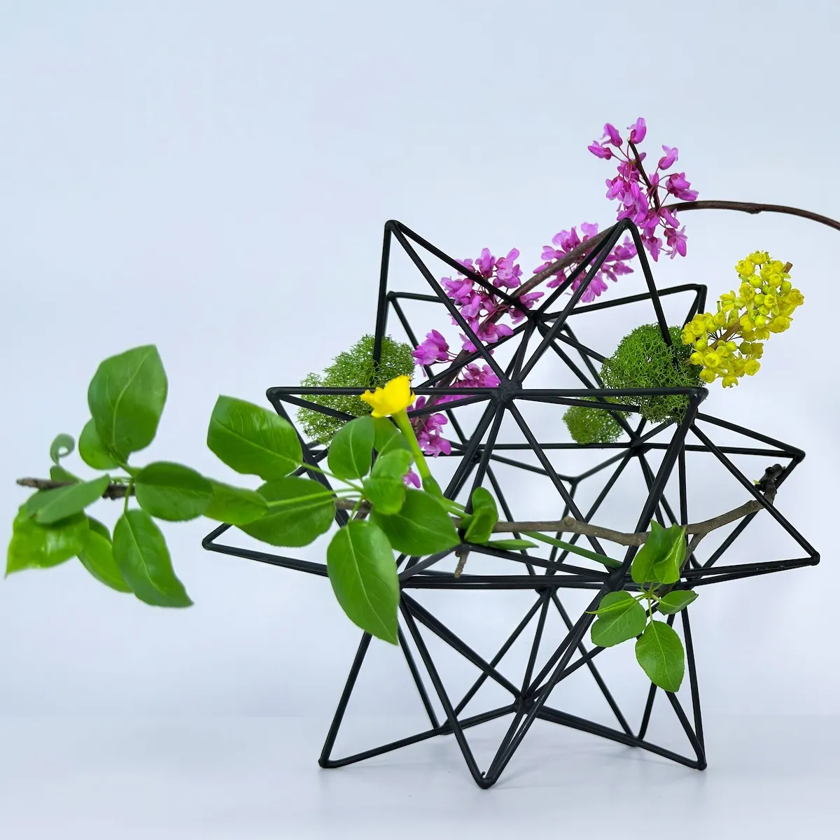 Fusion Ikebana arrangement
