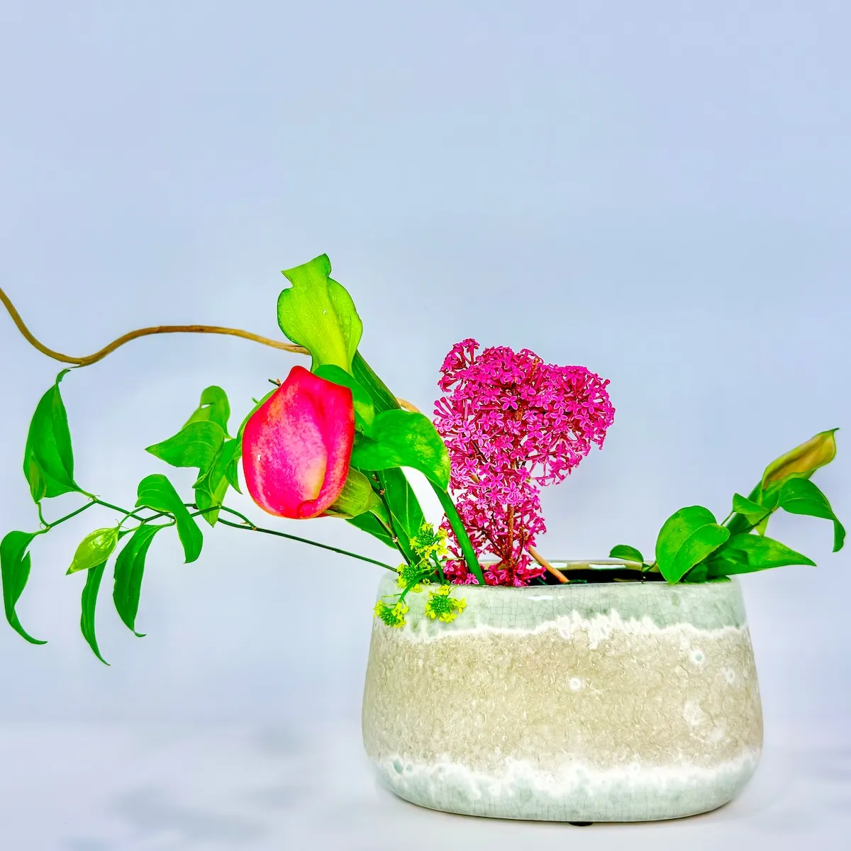 Summer Radiance ikebana arrangement
